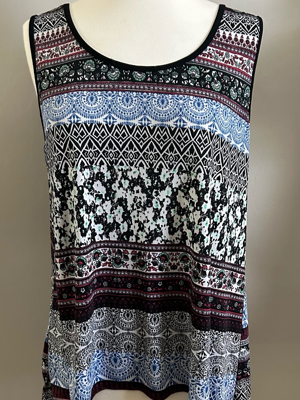 Rue Juju Women’s Sz L Sleeveless Printed Tank Top Geometric Print Cross Back